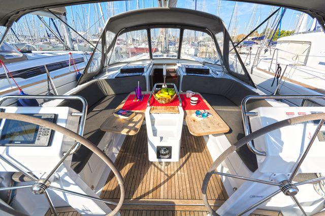 Book yachts online - sailboat - Hanse 455 - CAITLIN OF LORNE - rent