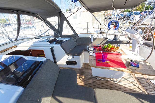 Book yachts online - sailboat - Hanse 455 - CAITLIN OF LORNE - rent