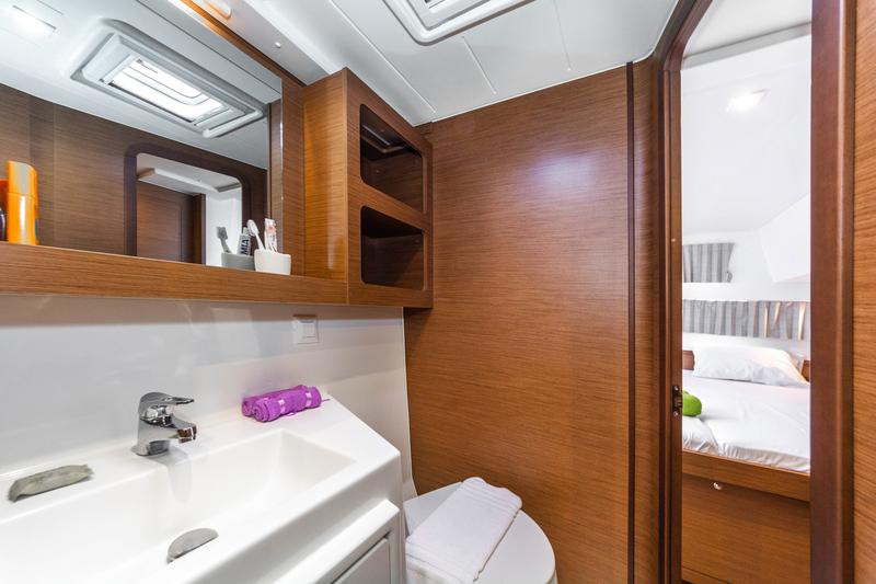 Book yachts online - catamaran - Lagoon 42 A/C &amp; GEN. - Four Seasons - rent