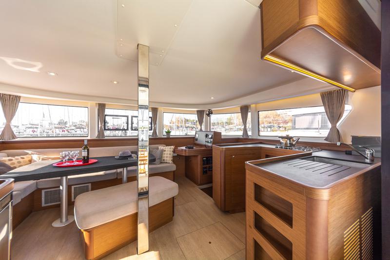 Book yachts online - catamaran - Lagoon 42 A/C &amp; GEN. - WHITE PEARL - rent