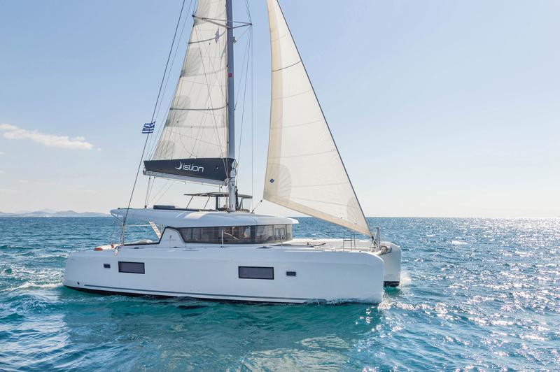 Book yachts online - catamaran - Lagoon 42 A/C &amp; GEN. - WHITE PEARL - rent