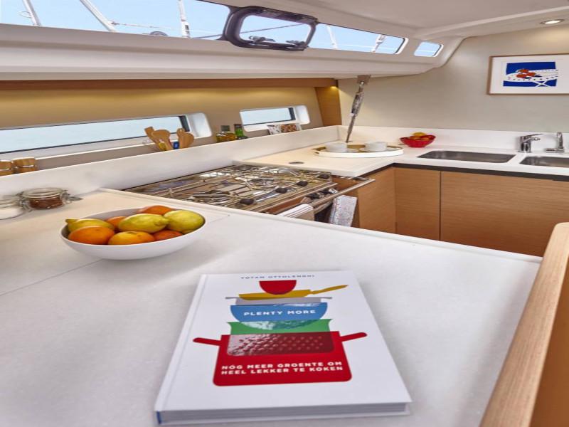 Book yachts online - sailboat - Sun Odyssey 440 - MIKE CHARLIE - rent