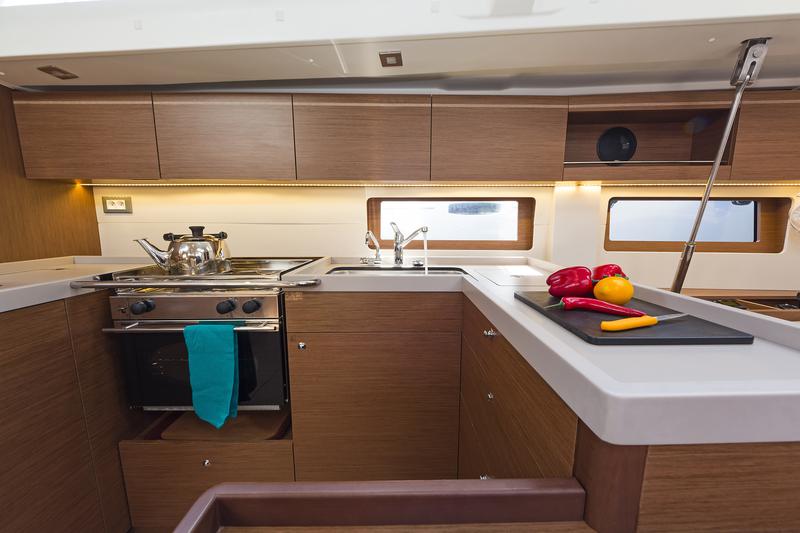 Book yachts online - sailboat - Oceanis 51.1 (5+1 cab) A/C &amp; GEN - FREYJA - rent