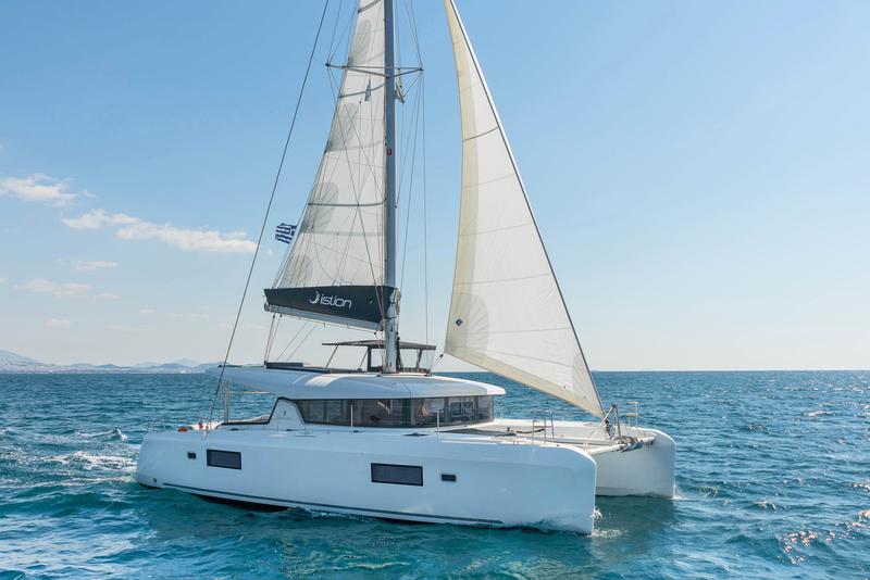Book yachts online - catamaran - Lagoon 42 A/C &amp; GEN. - PLOUS - rent