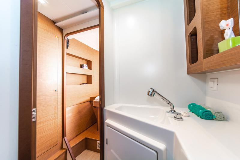 Book yachts online - catamaran - Lagoon 42 A/C &amp; GEN. - BLUE RIPPLE 1 - rent