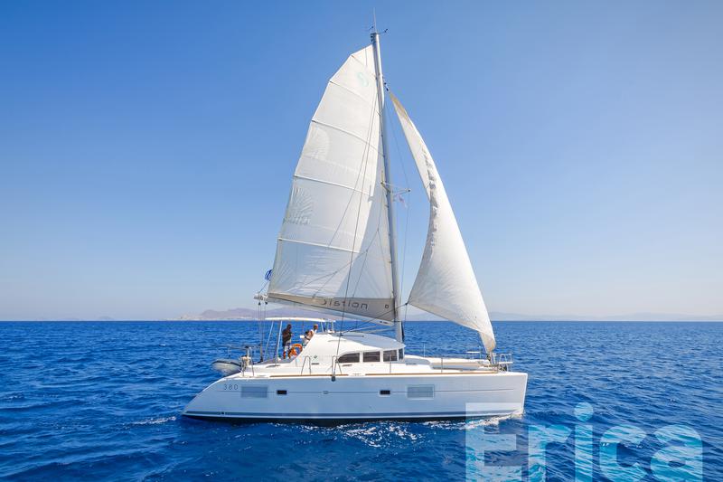 Book yachts online - catamaran - Lagoon 380 S2 - Erica - rent