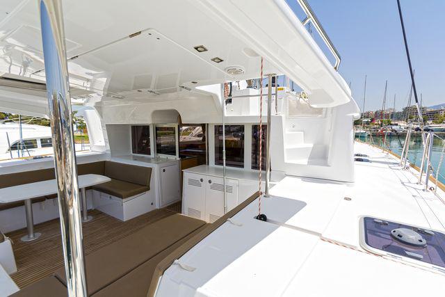 Book yachts online - catamaran - Lagoon 450 Fly A/C &amp; GEN - NEMESIS - rent