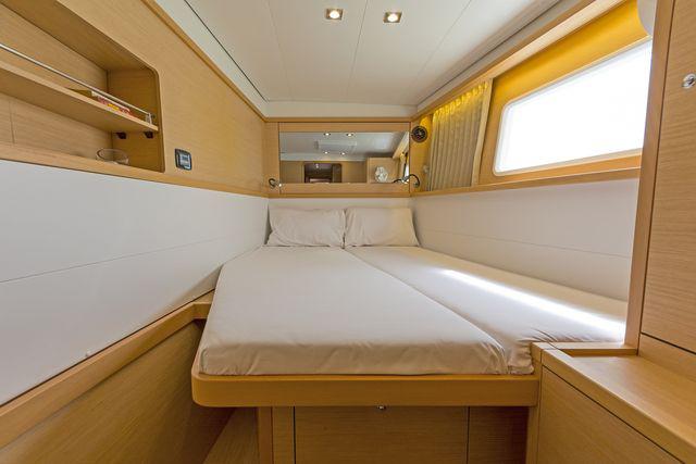 Book yachts online - catamaran - Lagoon 450 Fly A/C &amp; GEN - NEMESIS - rent