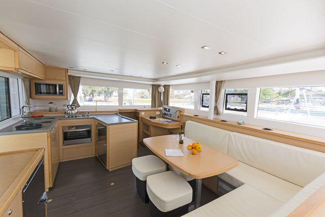 Book yachts online - catamaran - Lagoon 450 Fly A/C &amp; GEN - NEMESIS - rent