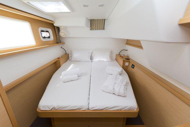 Book yachts online - catamaran - Lagoon 450 Fly A/C &amp; GEN - NEMESIS - rent