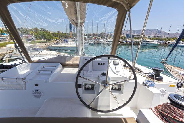Book yachts online - catamaran - Lagoon 450 Fly A/C &amp; GEN - NEMESIS - rent