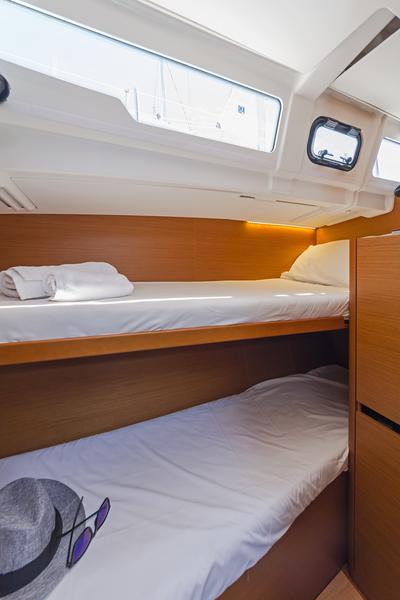 Book yachts online - sailboat - Sun Odyssey 490 - CAPTAIN GEORGE - rent
