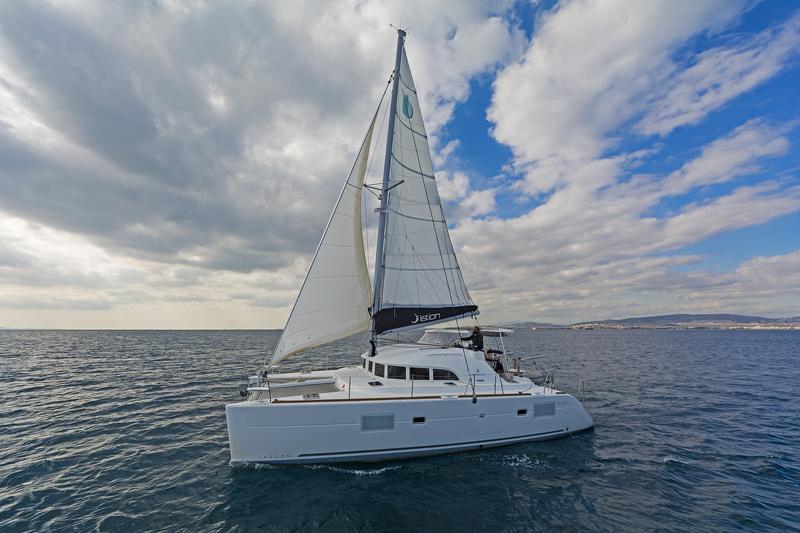 Book yachts online - catamaran - Lagoon 380 - ELEVEN - rent