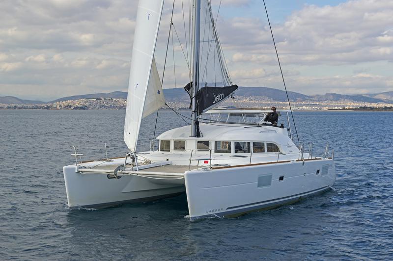 Book yachts online - catamaran - Lagoon 380 - ELEVEN - rent