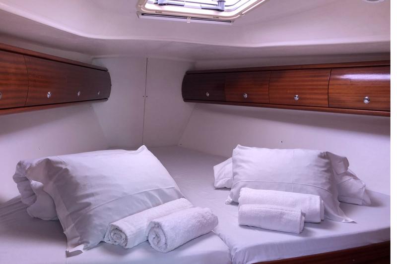 Book yachts online - sailboat - Bavaria 38 - Tommy  - rent