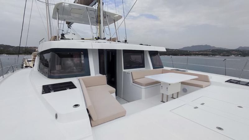 Book yachts online - catamaran - Bali 4.8 - Physeter - rent
