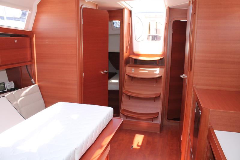 Book yachts online - sailboat - Dufour 382 - Venus Planet - rent