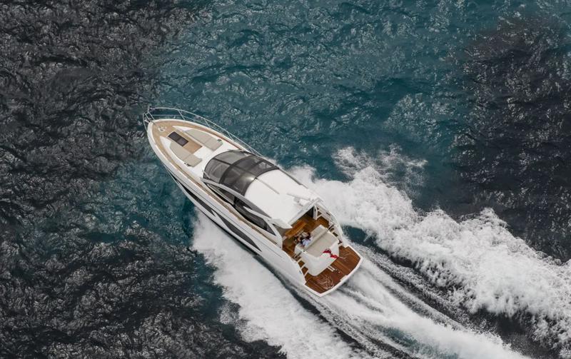 Book yachts online - motorboat - Predator 50 - X - rent