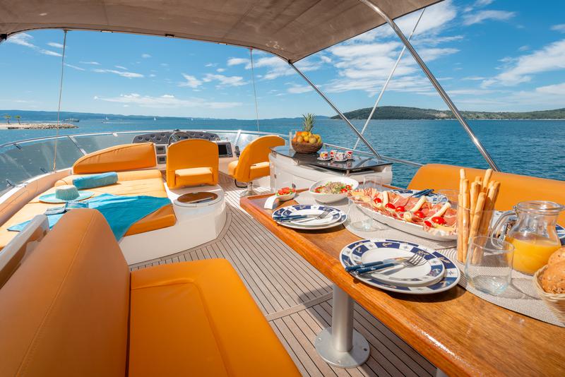 Book yachts online - motorboat - Sealine T 50 - Maja - rent