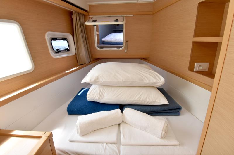 Book yachts online - catamaran - Lagoon 39 - Bakus - rent