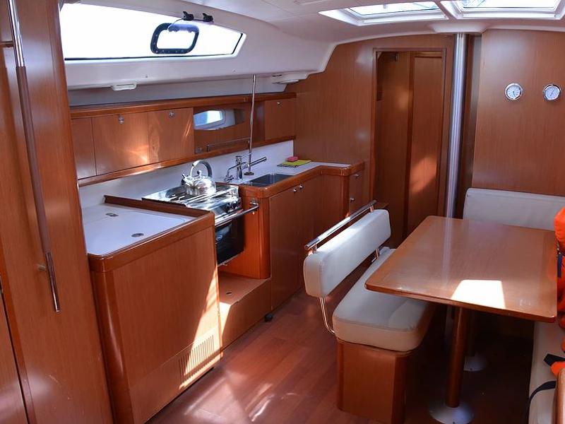 Book yachts online - sailboat - Oceanis 43 V - Valdeker II - rent