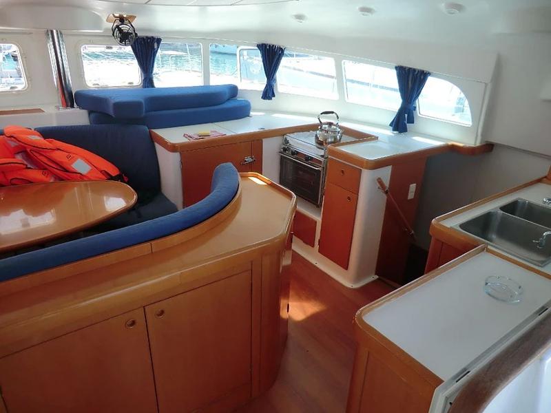 Book yachts online - catamaran - Lagoon 410 - Gemini - rent
