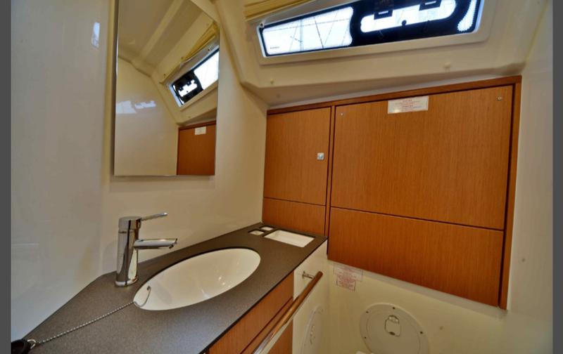 Book yachts online - sailboat - Bavaria Cruiser 46 - Veronica II - rent