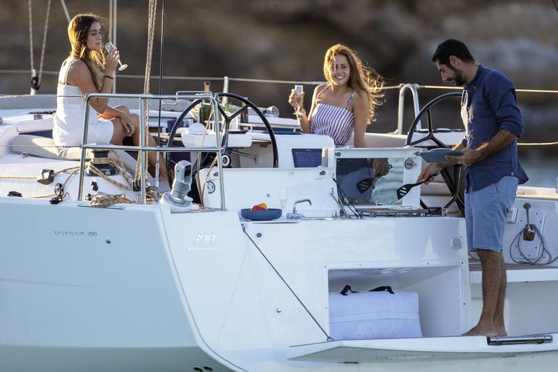 Book yachts online - sailboat - Dufour 390 - Theodora - rent