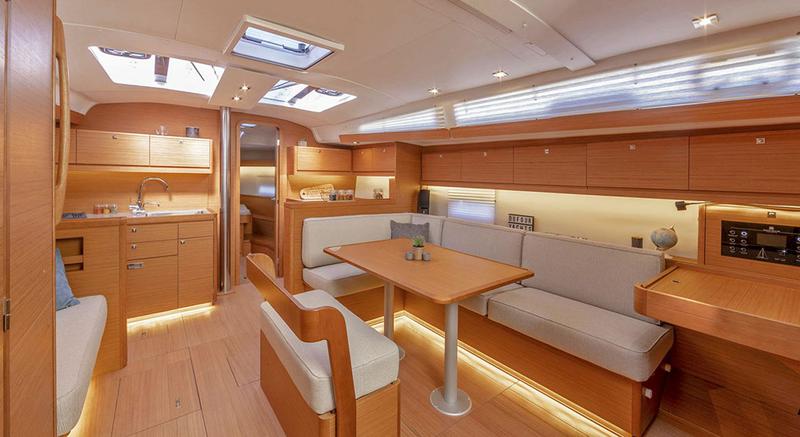Book yachts online - sailboat - Dufour 430 Grand Large - TRINITY - rent