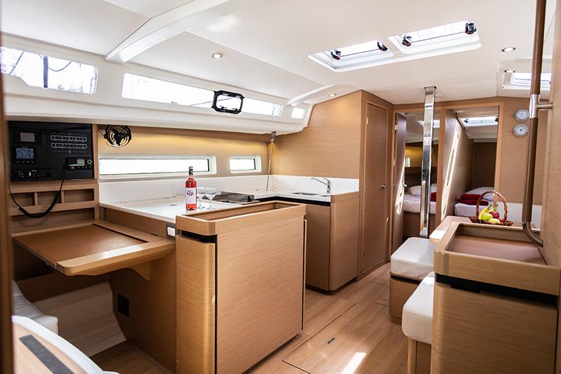 Book yachts online - sailboat - Sun Odyssey 440 - IRINI - rent