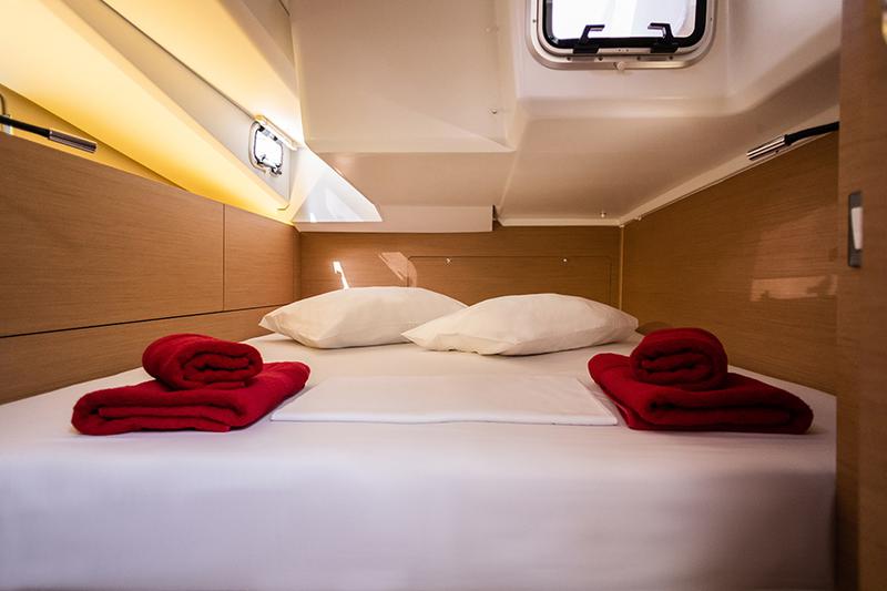 Book yachts online - sailboat - Sun Odyssey 440 - IRINI - rent