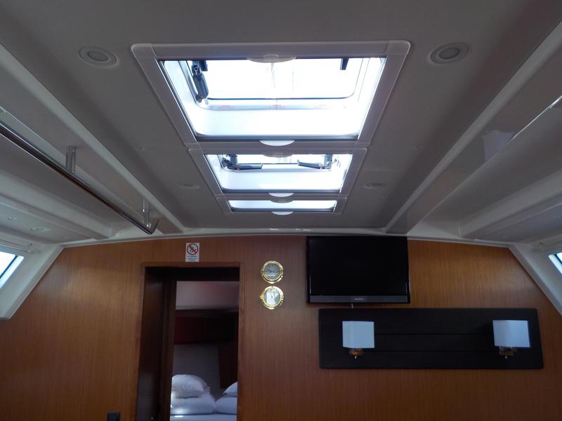 Book yachts online - sailboat - Bavaria Cruiser 46 - Io - rent