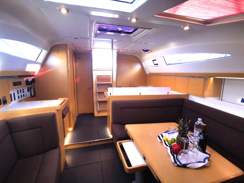 Book yachts online - sailboat - Elan 45 Impression - Baby boo - rent