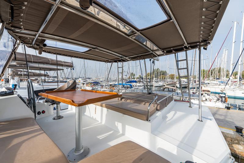 Book yachts online - catamaran - Bali 4.3 - Gatto Nero - rent