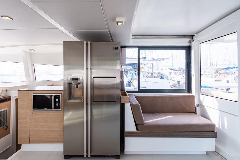 Book yachts online - catamaran - Bali 4.3 - Gatto Nero - rent