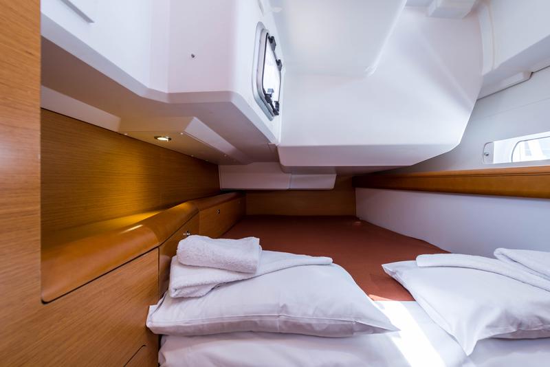 Book yachts online - sailboat - Jeanneau Sun Odyssey 469 - Vega - rent