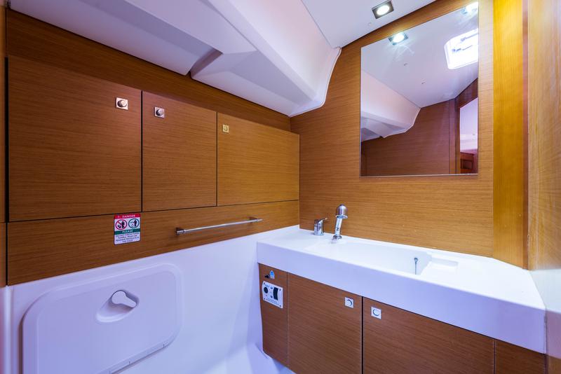 Book yachts online - sailboat - Jeanneau Sun Odyssey 469 - Vega - rent