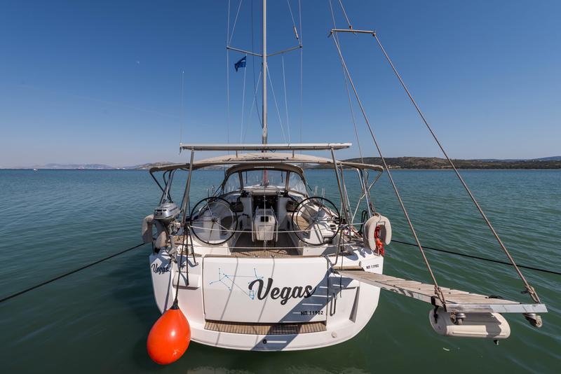 Book yachts online - sailboat - Jeanneau Sun Odyssey 469 - Vega - rent