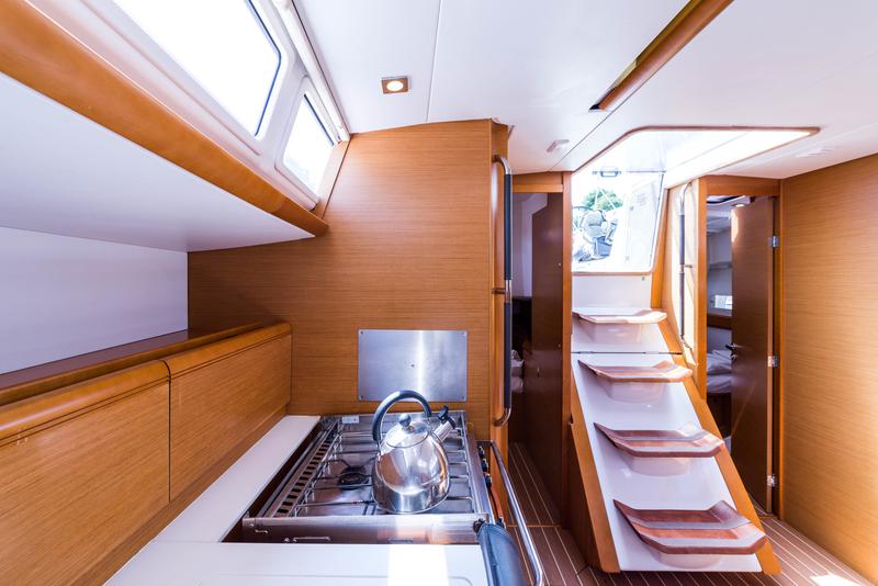 Book yachts online - sailboat - Jeanneau Sun Odyssey 469 - Vega - rent