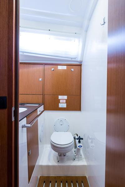 Book yachts online - sailboat - Bavaria Cruiser 46 - Morning Star - rent