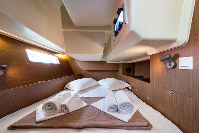 Book yachts online - sailboat - Oceanis 41.1 - Elena - rent