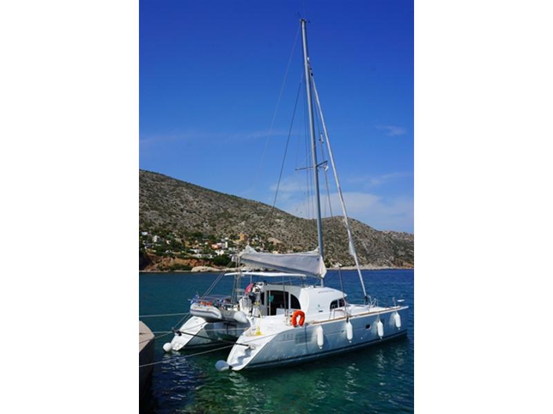 Book yachts online - catamaran - Lagoon 380 S2 - Dido - rent