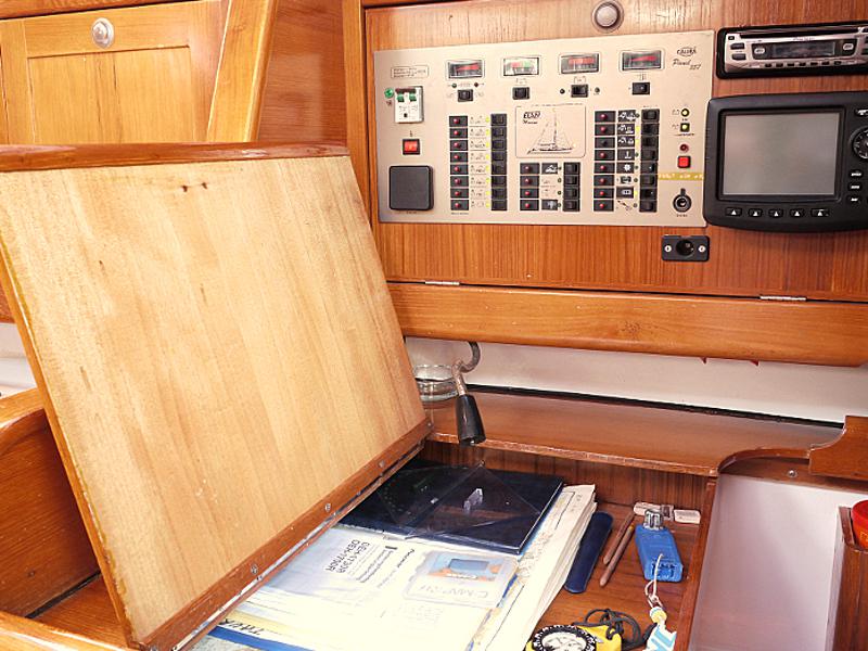 Book yachts online - sailboat - Elan 431 - TAURUS - rent
