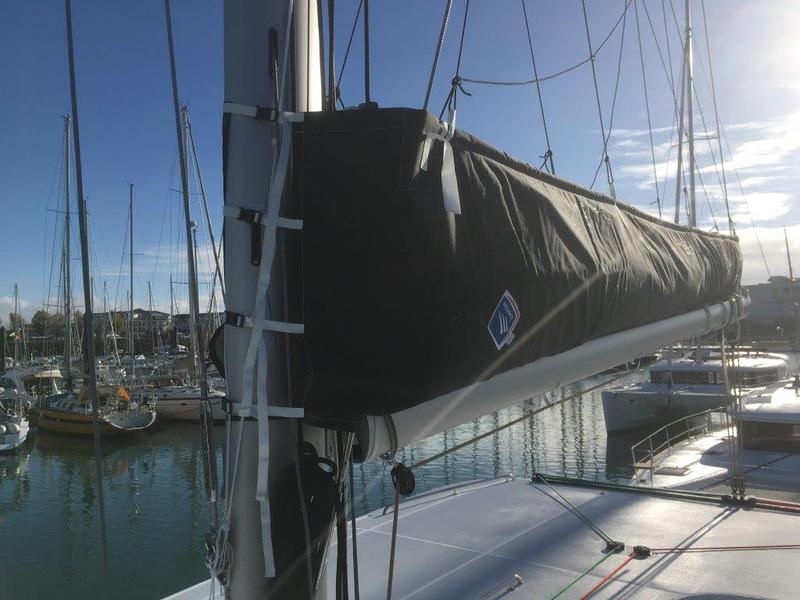 Book yachts online - catamaran - Lagoon 42 - Uiara - rent