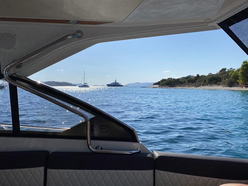 Book yachts online - motorboat - Grandezza 34 OC - BASILEIA - rent