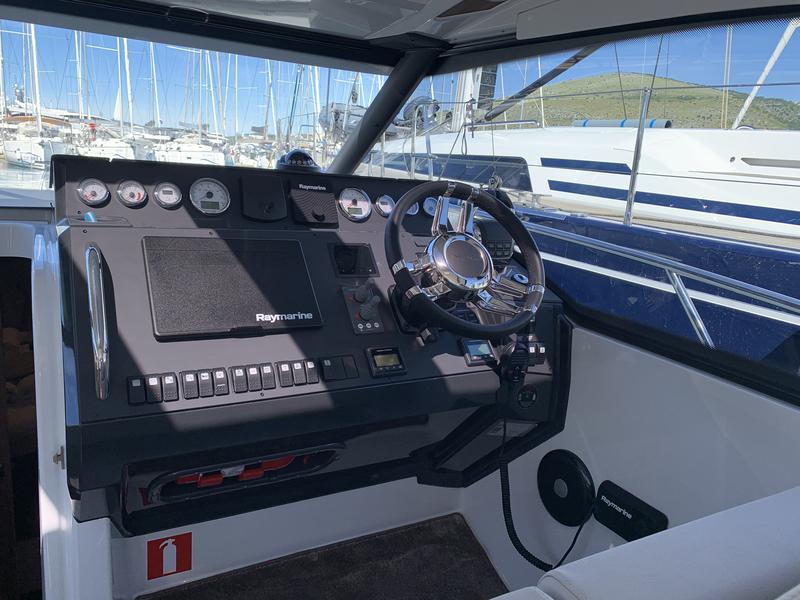 Book yachts online - motorboat - Grandezza 34 OC - Alice - rent