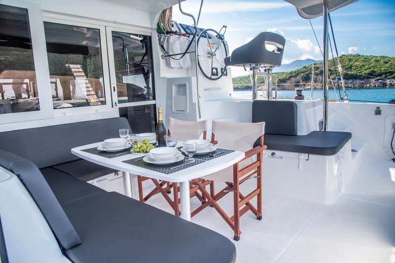Book yachts online - catamaran - Lagoon 40 - Trinacria - rent
