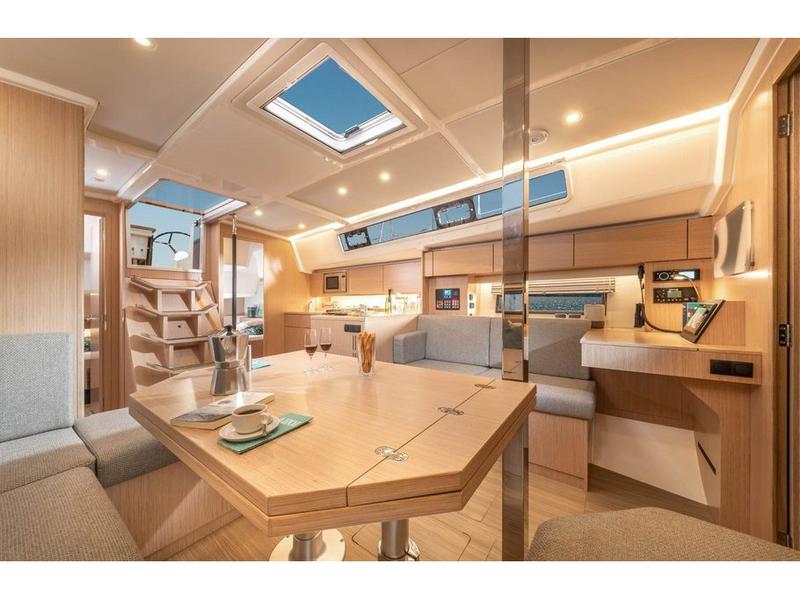 Book yachts online - sailboat - Bavaria C42 - Avra - rent