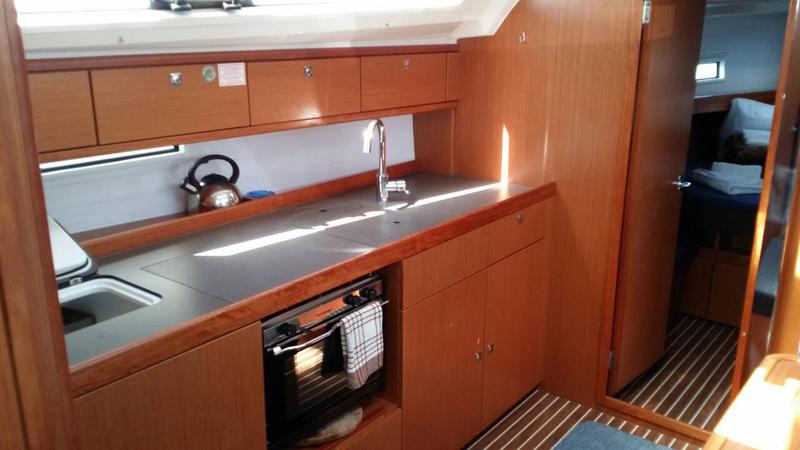 Book yachts online - sailboat - Bavaria Cruiser 41 - Laertis - rent