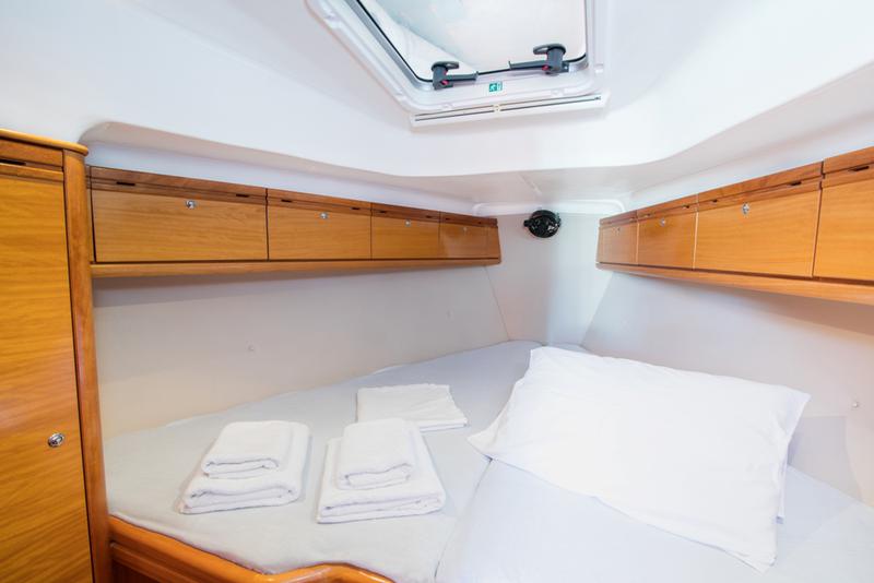 Book yachts online - sailboat - Bavaria 34 Cruiser - Leon - rent